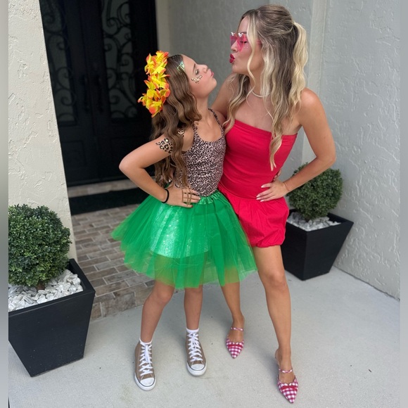 Meet your Posher, Emily - Picture 1 of 1